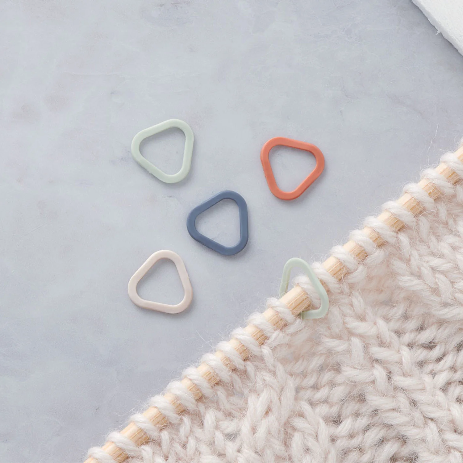 Soft Stitch Markers (Triangle) Medium - Image 3